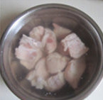 蹄花莲藕汤 ,蹄花提前泡水, 中途换两次水