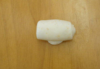 蛋黄酥,由下往上卷起，静置10分钟