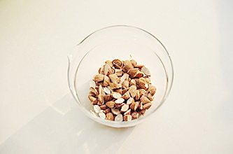 圣诞平安派(苹果派),杏仁切小块待用