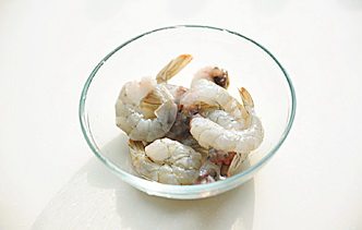 味噌海鲜浓香串,大虾洗净去壳,留尾