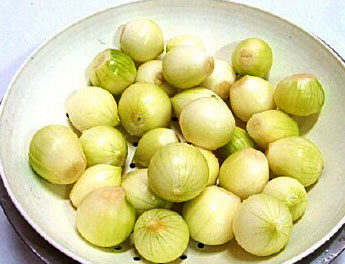 酱洋葱,去除<a style='color:red;display:inline-block;' href='/shicai/ 29'>洋葱</a>皮，洗净