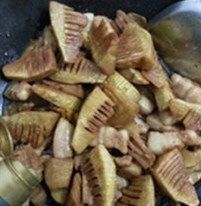 酱焖五花肉冬笋,放进味极鲜增鲜。