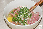门钉肉饼,<a style='color:red;display:inline-block;' href='/shicai/ 442'>肉末</a>加<a style='color:red;display:inline-block;' href='/shicai/ 9'>鸡蛋</a>，<a style='color:red;display:inline-block;' href='/shicai/ 3250'>葱</a>花和所有调料