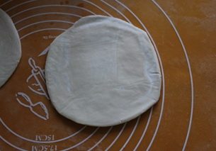 平平安安肉桂苹果派,飞饼皮一张,化冻,两面扑点面粉。