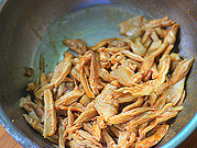 椒麻手撕鸡,将其拌均