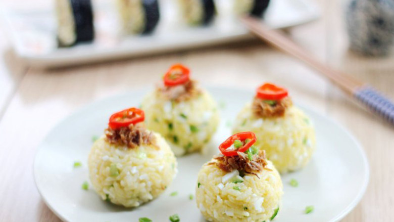 金枪鱼饭团