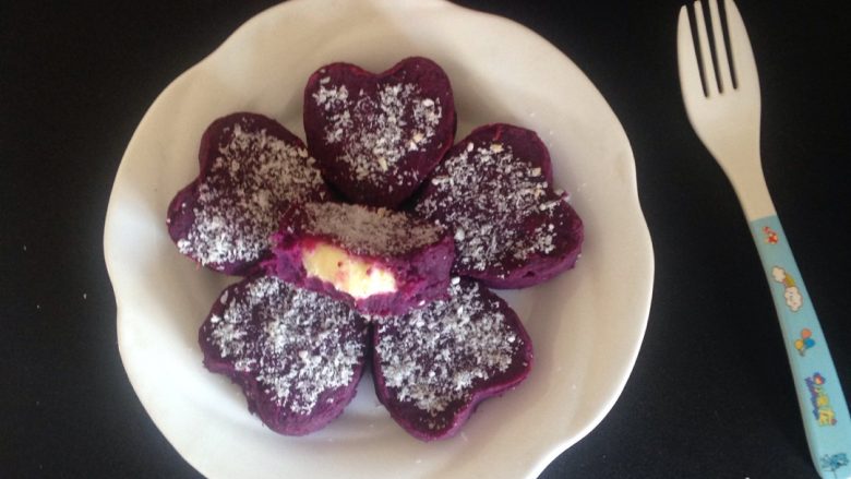 紫薯饼,味道不错，外焦里嫩的，两种味道，各有所爱