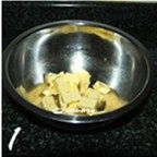 彩蝶饼干,室温软化黄油,并将其打发至颜色变浅;