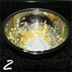 彩蝶饼干,加入糖粉,搅打均匀至糖溶解;