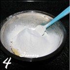 彩蝶饼干,筛入低筋面粉,用刮刀拌匀;