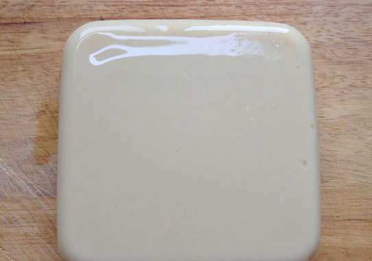豌豆黄,倒扣脱模,切成小块就可食用了