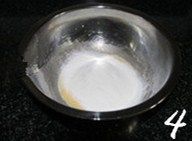 椰香戚风蛋糕,筛入低筋面粉,搅拌均匀至光滑无颗粒;