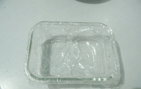 粢饭糕,用保鲜盒铺上保鲜膜,最好用这种长方形的容器