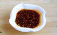有营养的皮蛋豆腐,辣油中倒入<a style='color:red;display:inline-block;' href='/shicai/ 141770'>芝麻香油</a>、盐、<a style='color:red;display:inline-block;' href='/shicai/ 788'>生抽</a>、<a style='color:red;display:inline-block;' href='/shicai/ 756'>鸡精</a>、醋调成红油汁