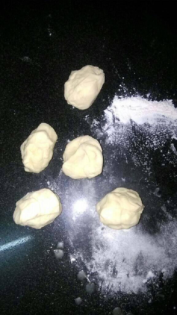 麦芥仔,醒好的面团分成每20克的小剂