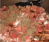 灌汤羊肉蒸饺,将羊肉洗净,切大块,用清水漂两个小时左右;