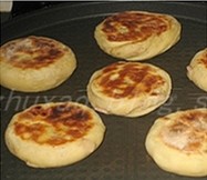 荞麦面培根千层饼,听见提示音后,将饼翻面,再点“大饼”程序,再次听见提示音即可;