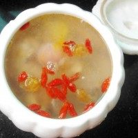 越南椰汁炖鸡,除<a style='color:red;display:inline-block;' href='/shicai/ 219'>牛奶</a>外，所有材料入炖盅。