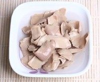 麻辣腰片,将腰片迅速捞出,过凉水。