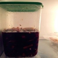 泰式酸辣鸡爪,放进冰箱，腌制几个小时，入味后就可以开始吃了~