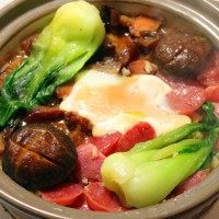 双拼煲仔饭,关火后盖盖继续焖10分钟左右即可