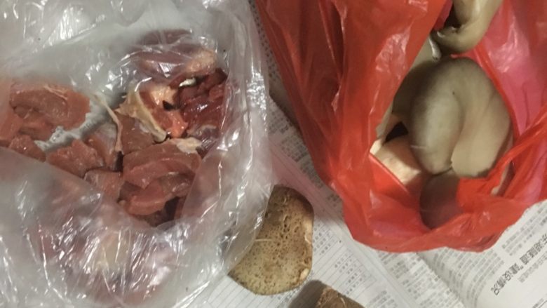 香蘑牛肉汤,材料准备