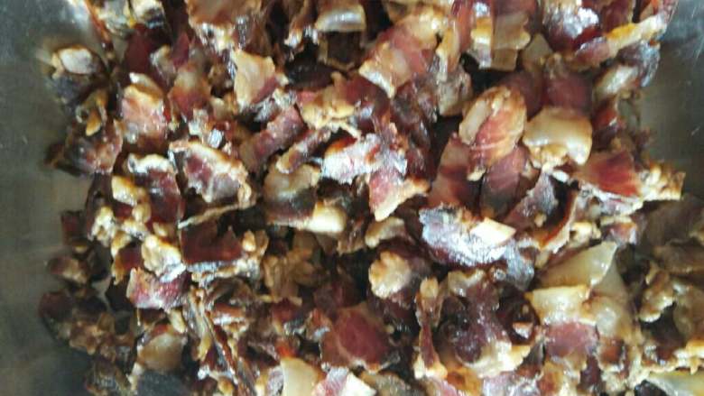 广东鹅腊味饭,切碎待用。