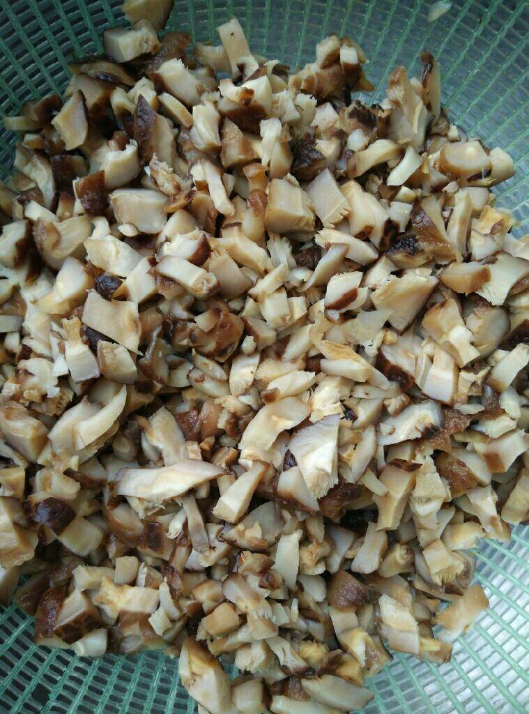 广东鹅腊味饭,切碎待用。