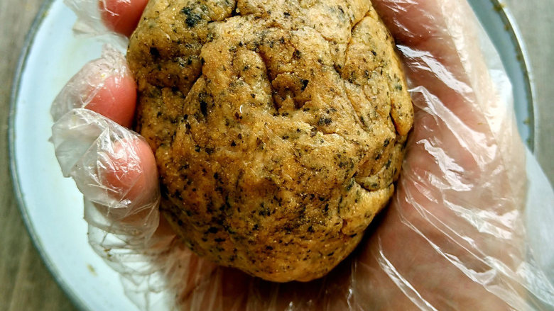 海苔全麦苏打饼,握在手心里的团儿,戴手套的目的是让乃们看得干净清爽,仅此而已...