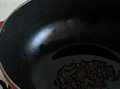快手炒面,锅入油,小火炸香<a style='color:red;display:inline-block;' href='/shicai/ 700'>花椒</a>后捞出