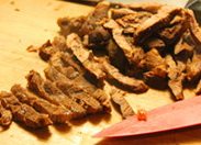 麻辣牛肉干,第二天再烧开后取出,切条