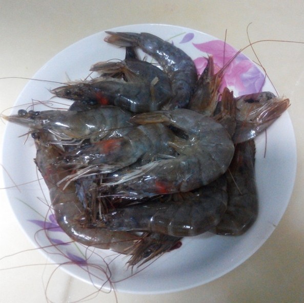 油焖大虾,食材备齐,洗净