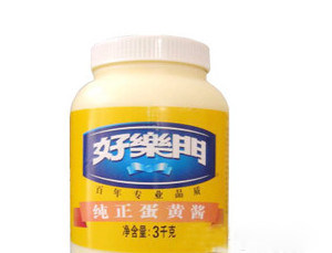 波波肠土豆沙拉,加入1勺蛋黄酱,轻轻用手抓匀(记得要带个一次性手套哦)
