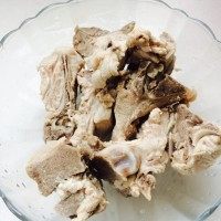 玉米排骨汤,焯水完之后，用清水洗干净
