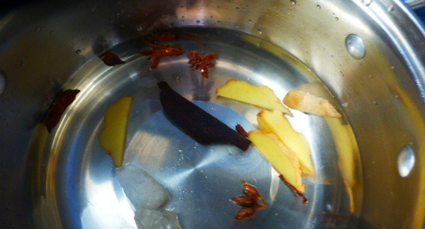 天津花式五香卤蛋,水加姜 八角 桂皮 冰糖 盐熬煮