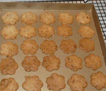 核桃酥,烤箱预热160度，烤约20分钟，温度时间按自家烤箱调