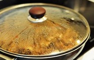 酱焖鸭,盖上锅盖,中小火焖煮大约20分钟,或者达到您喜欢的软熟度