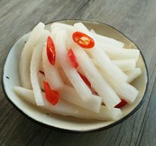 酸甜爽口脆萝卜,酸甜微辣,脆爽可口,解腻助消化,简单而又美好的开胃小菜。秋冬之际,怎能错过?