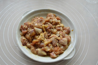 家庭版宫保鸡丁,搅拌匀腌制15分钟