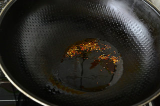 家庭版宫保鸡丁,热锅冷油加一勺的<a style='color:red;display:inline-block;' href='/shicai/ 4965'>红油</a>