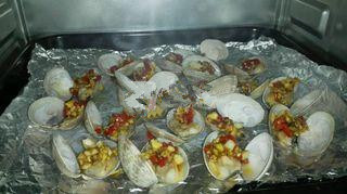 蒜香烤花蛤,再放烤箱烤5分钟,入味。