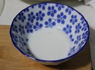 头碗,少许水调匀淀粉,浓一点