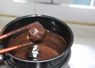 杏仁脆片巧克力球,裹一层后裹上脆片或椰蓉,也可不裹
