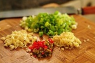 鱼香煎豆腐,<a style='color:red;display:inline-block;' href='/shicai/ 37'>姜</a><a style='color:red;display:inline-block;' href='/shicai/ 3250'>葱</a>蒜<a style='color:red;display:inline-block;' href='/shicai/ 703'>泡椒</a>都切碎