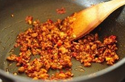 鱼香煎豆腐,加入<a style='color:red;display:inline-block;' href='/shicai/ 11801'>郫县豆瓣</a>翻炒至出红油的样子