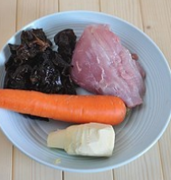 鱼香肉丝,准备材料。<a style='color:red;display:inline-block;' href='/shicai/ 136'>黑木耳</a>用温<a style='color:red;display:inline-block;' href='/shicai/ 156925'>水</a>泡发开洗净