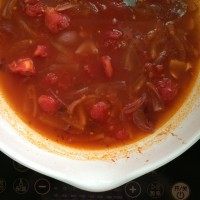 番茄浓汤,再倒入乳酪意面酱,加水至刚好没过食材,小火炖煮,直到马铃薯能轻易压烂。关火。