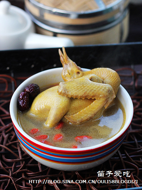 枣杞乳鸽汤