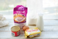快手甜甜圈(烤箱版),准备所需材料。