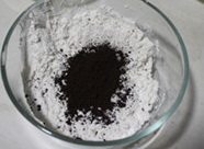 柠檬果冻蛋糕,烤柠檬蛋糕片时,可以做可可蛋糕片,将剩余的75克面粉和可可粉混合筛入蛋黄液,蛋白中加入60克糖,其余步骤和柠檬蛋糕片一样进行,拌好可可蛋糕糊。